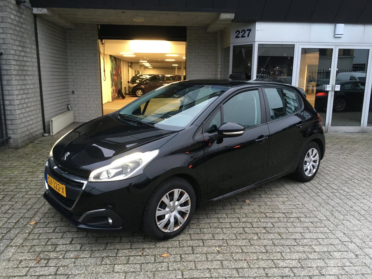 Peugeot 208 - 1.6 BlueHDi Blue Lease / EURO-6 / NAVI / AIRCO / APK OK / NETTE STAAT / FACELIFT - AutoWereld.nl