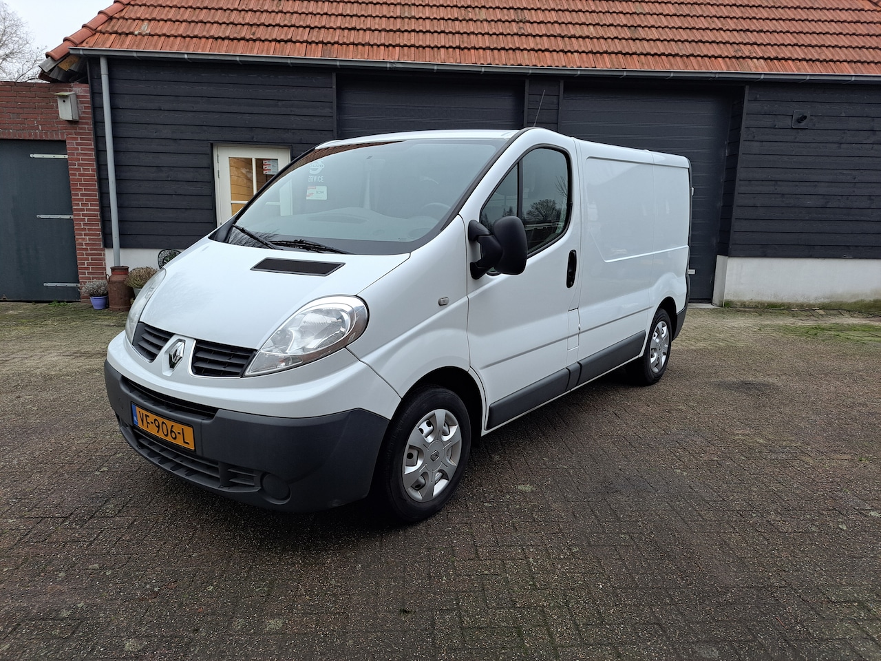 Renault Trafic - 2.0 dCi T27 L1H1 Eco Airco, cruise controle, c..v. trekhaak, ens. - AutoWereld.nl