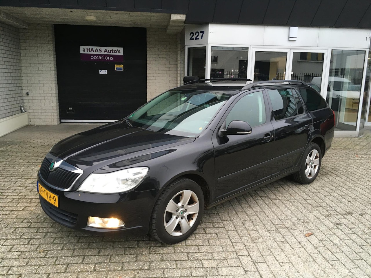 Skoda Octavia Combi - 1.6 TDI Greentech Ambition Business Line / NAVI / CLIMA / EXPORT / ALU VELGEN - AutoWereld.nl