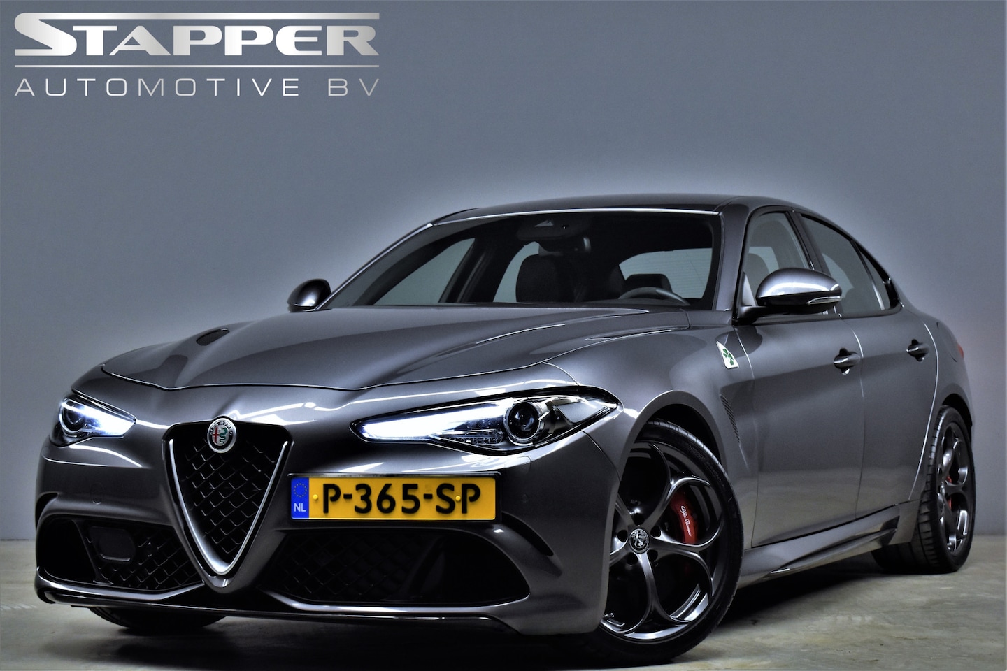 Alfa Romeo Giulia - 2.9 V6 510pk Automaat Quadrifoglio Keramisch/Carbon/Camera/Navi/Led/Leer/Alcantara/Adap.Cr - AutoWereld.nl