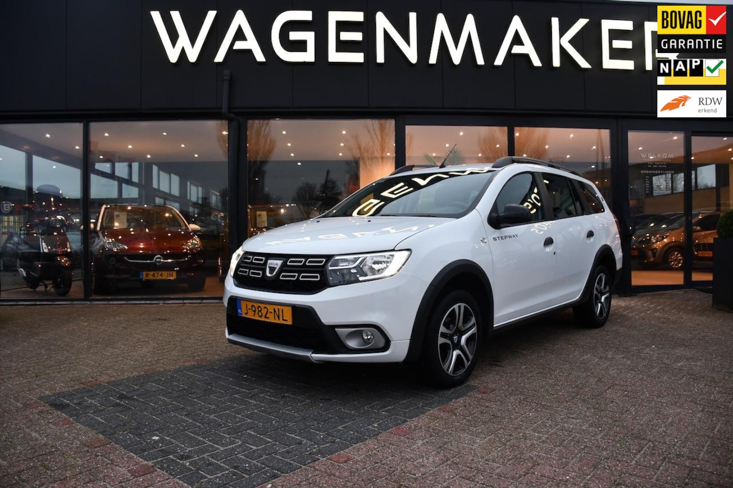 Dacia Logan MCV - 0.9 TCe Easy-R Stepway Serie Limitee 15th Anniv. 0.9 TCe Easy-R Stepway Serie Limitee 15th Anniv. - AutoWereld.nl