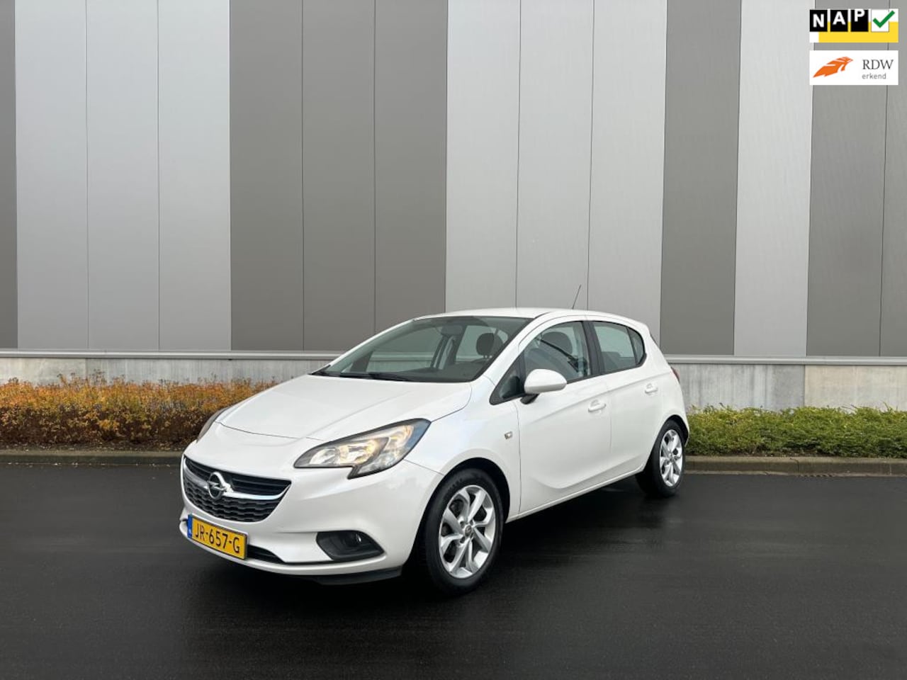 Opel Corsa - 1.4 Edition 90pk cruise control / multi. stuurwiel / airco - AutoWereld.nl