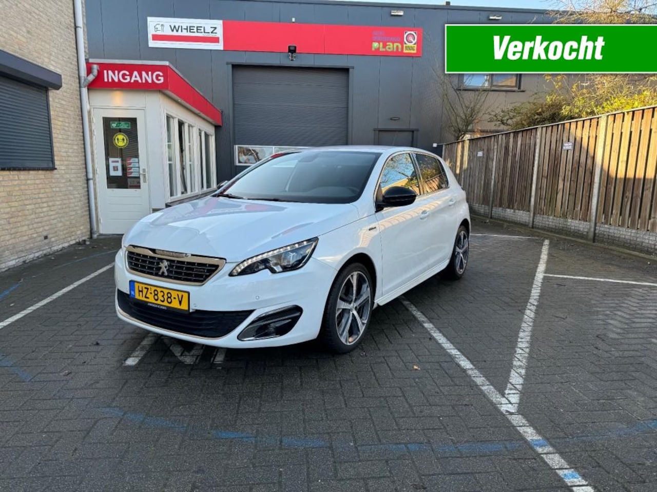 Peugeot 308 - 1.2 HB GT-Line - navigatie - trekhaak - in zeer nette staat! - AutoWereld.nl