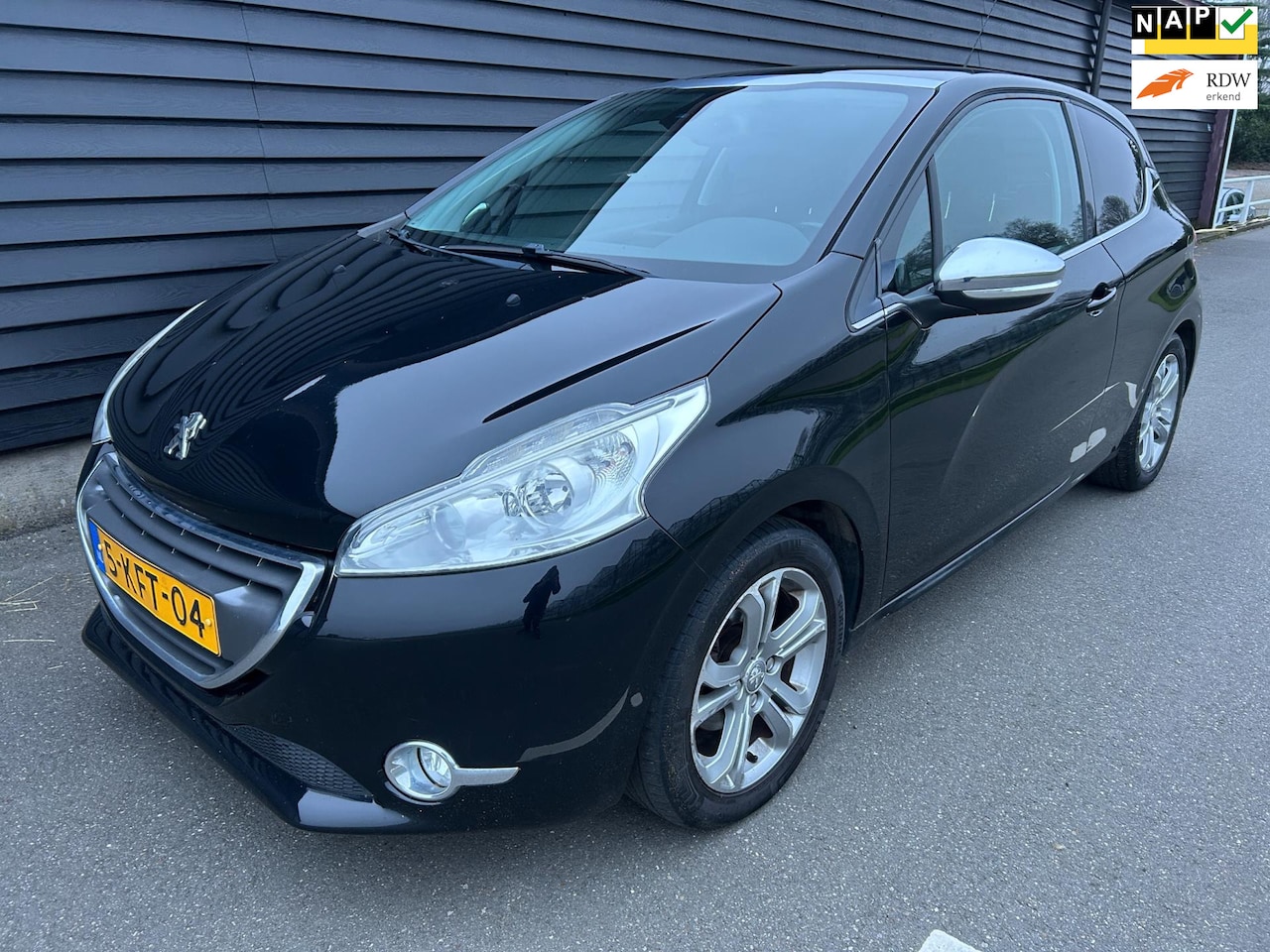 Peugeot 208 - 1.2 VTi Allure PDC Half Leder Panoramadak APK - AutoWereld.nl