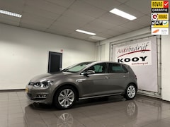 Volkswagen Golf - 1.0 TSI Connected Series * Navigatie / Trekhaak / Camera / NL Auto