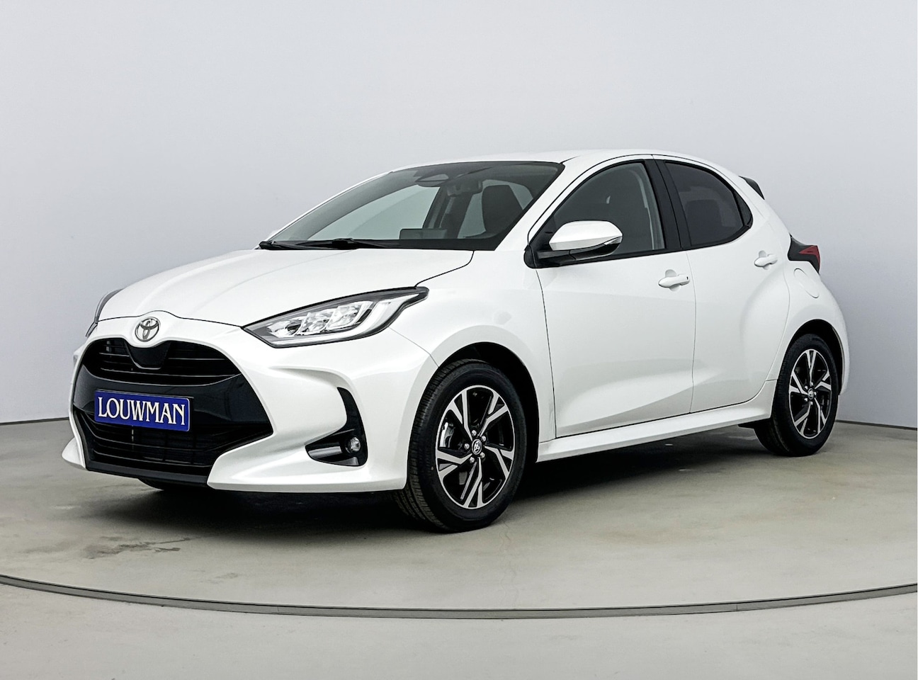 Toyota Yaris - Hybrid 115 First Edition | LED Verlichting | Smart Entry | Online Navigatie | - AutoWereld.nl