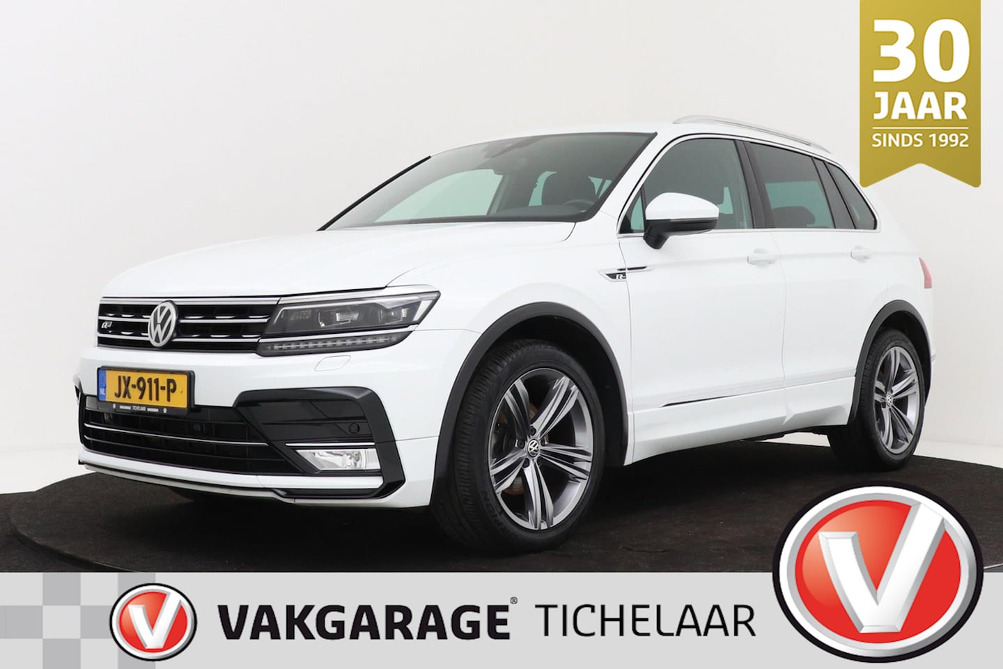 Volkswagen Tiguan - 1.4 TSI Connected Series | R-line | Org NL | Adap LED koplampen | Elek kofferklep | CarPla - AutoWereld.nl