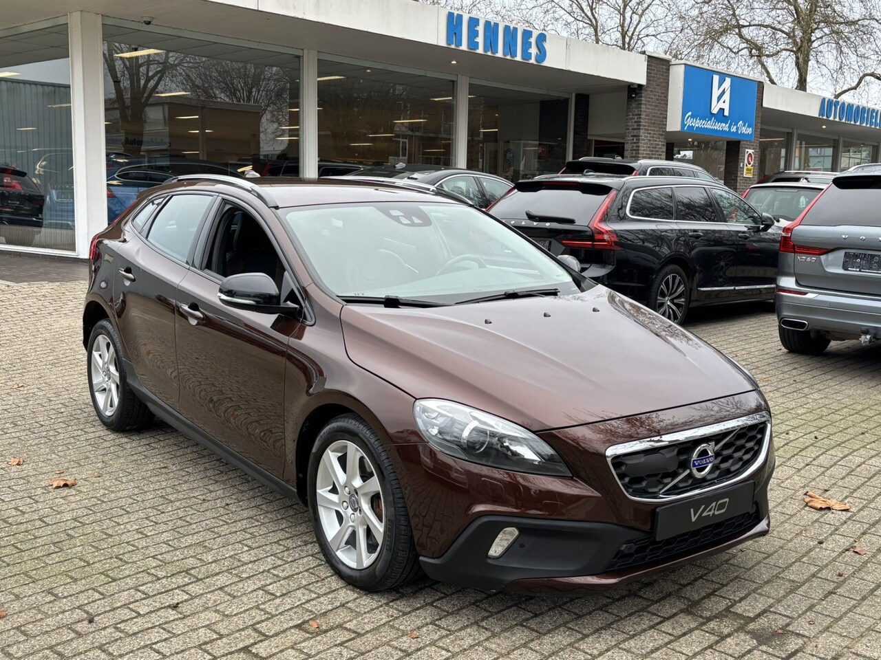 Volvo V40 Cross Country - 2.0 T4 190pk AWD Summum ACC Keyless PDC camera - AutoWereld.nl