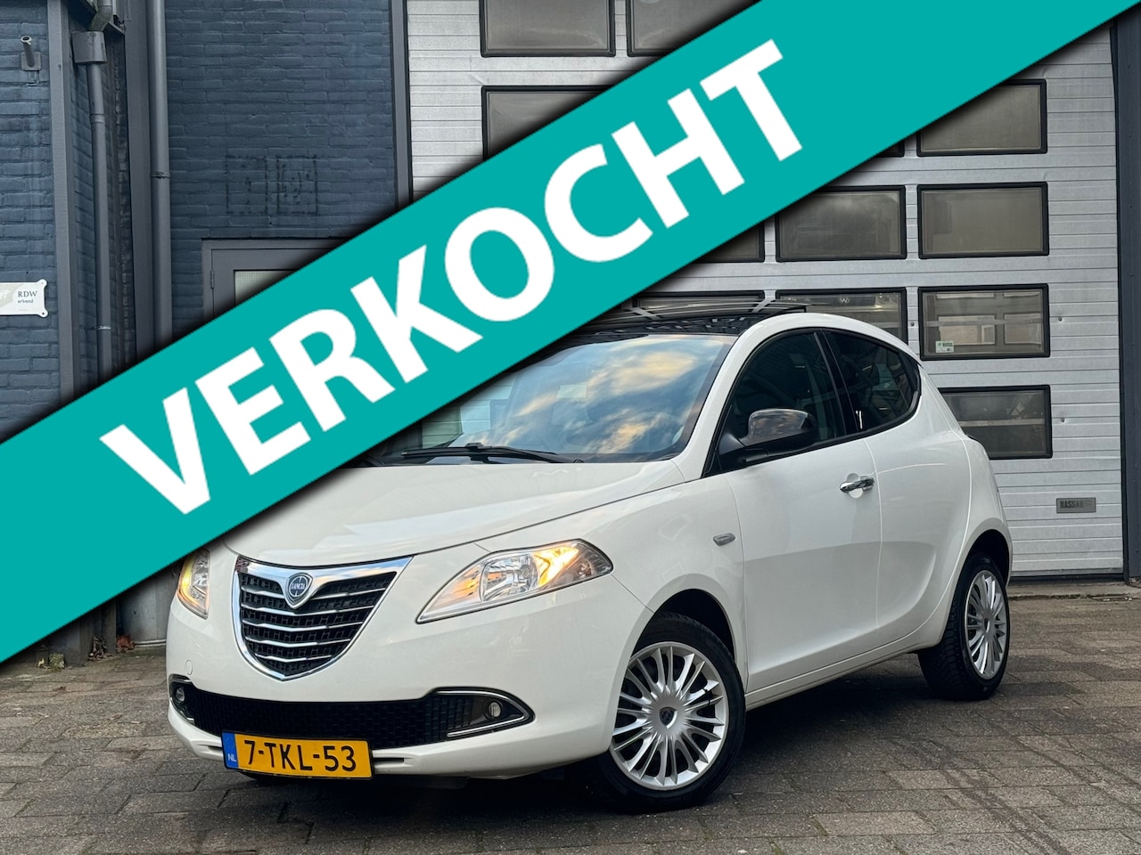 Lancia Y(psilon) - Ypsilon 0.9 TwinAir Platinum | Clima | Pano | Cruise | Automaat | N.A.P - AutoWereld.nl