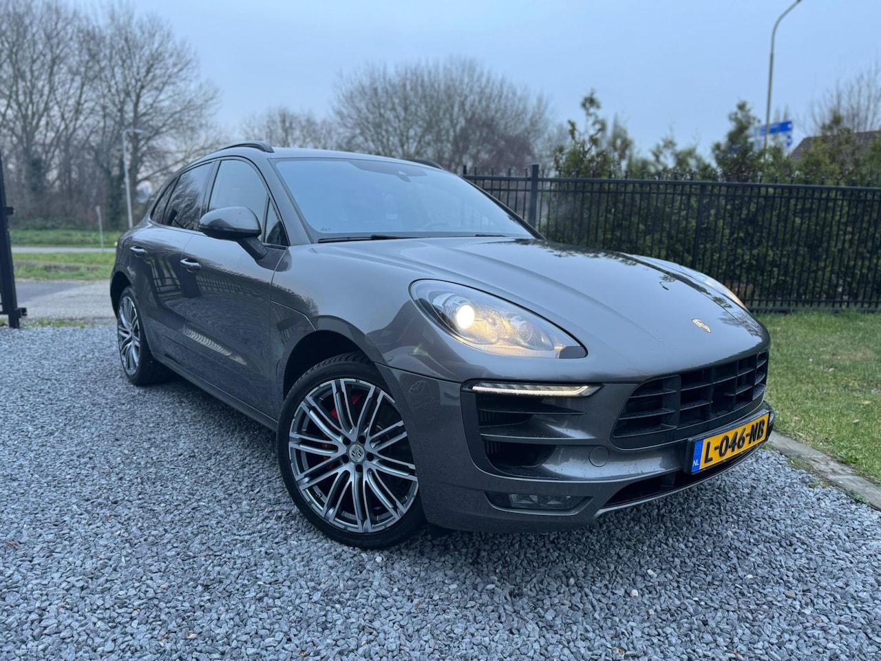 Porsche Macan - 3.6 Turbo / Dealer onderhouden / Luchtvering / Camera / Panorama dak / VOL / - AutoWereld.nl