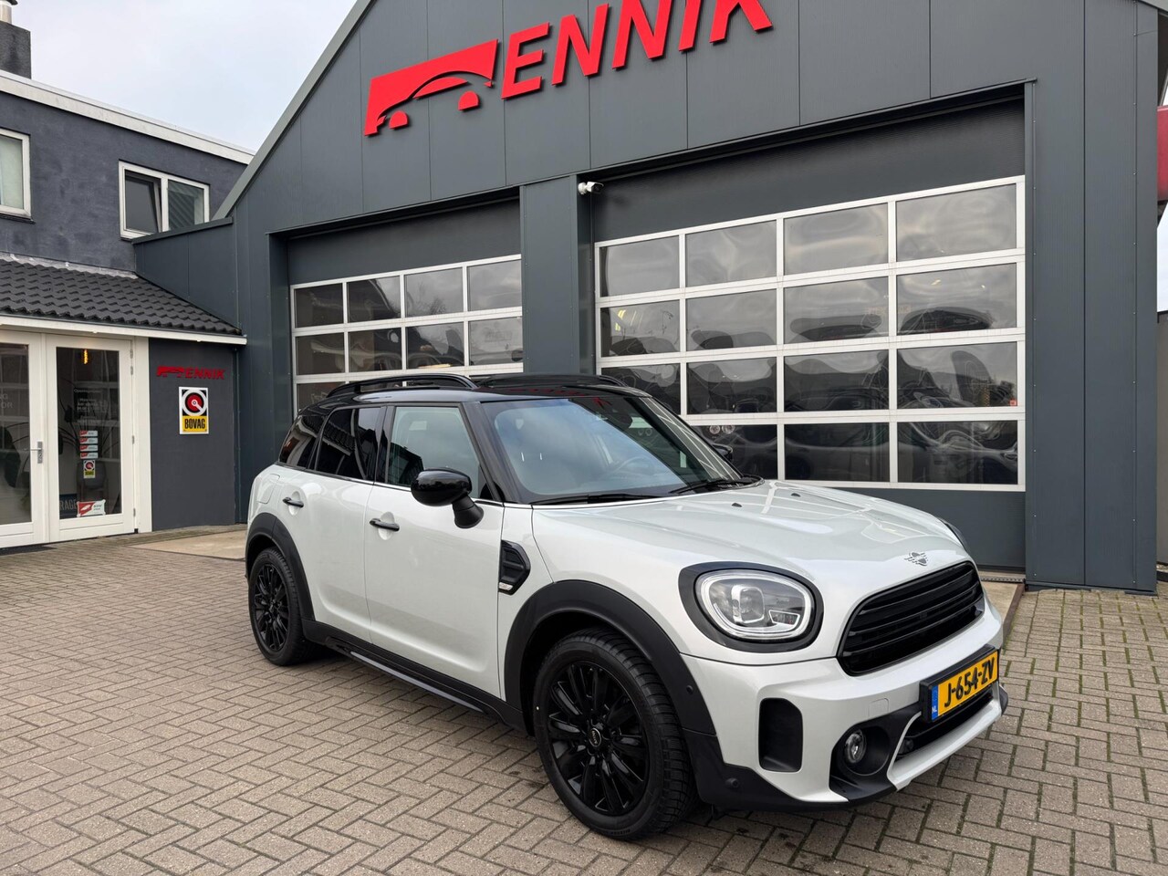 MINI Countryman - Mini 1.5 Cooper Chili / Pano / H & K / Zeer Kompleet ! / Black optiek / 1e Eig NL auto met - AutoWereld.nl