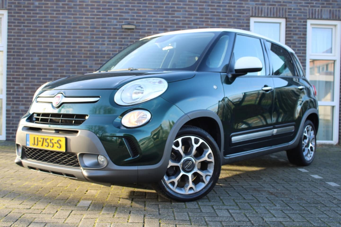 Fiat 500 L - 1.4-T-Jet LPG Trekking-clima-navi-leer - AutoWereld.nl