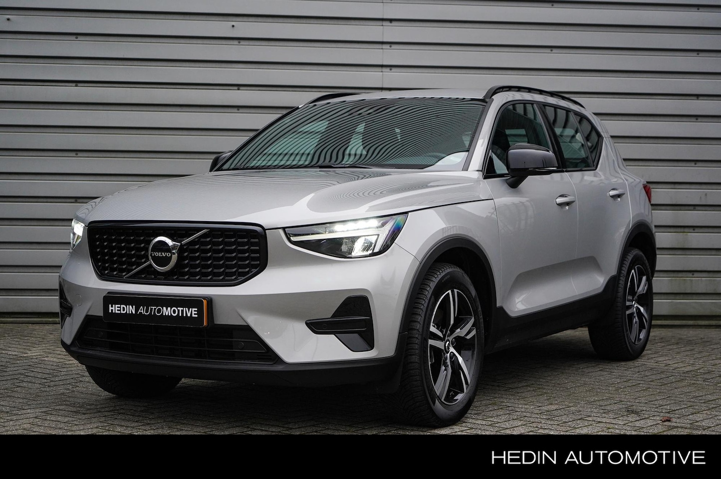 Volvo XC40 - 2.0 B4 Plus Dark | 2.000 kg trekgewicht! | Automaat | Elektrische trekhaak | Stoel & Stuur - AutoWereld.nl