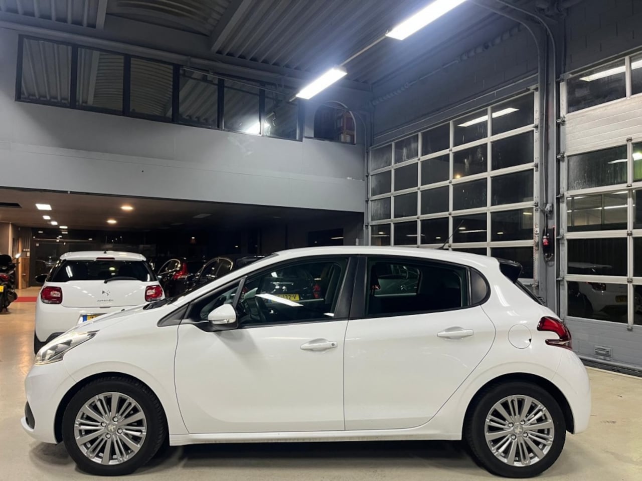 Peugeot 208 - 1.6 B.HDi Blue Navigatie|Cruise Luxe model - AutoWereld.nl