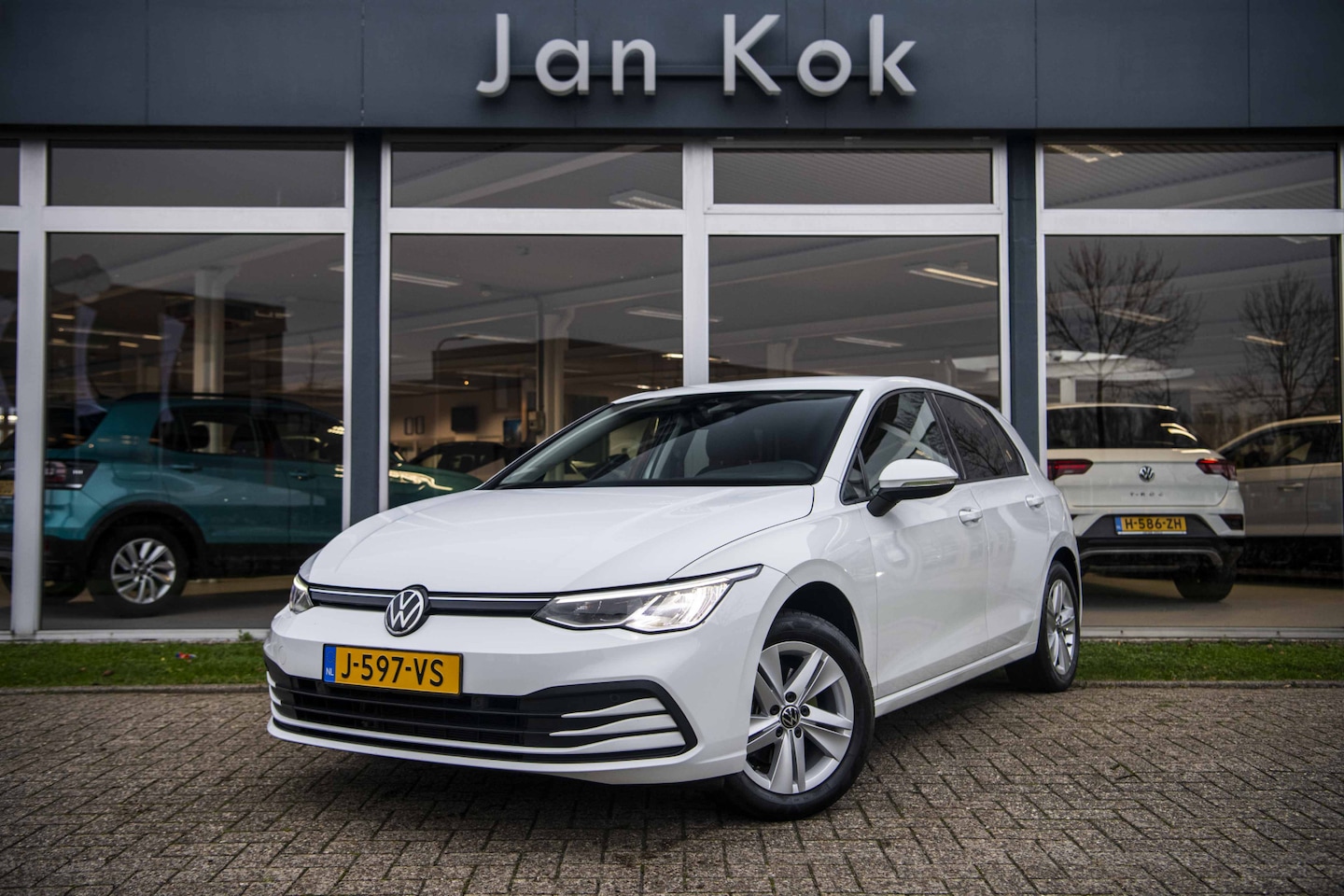 Volkswagen Golf - 1.0 TSi 110 pk Life | Adpt. Cruise Control | LED | Parkeersensoren - AutoWereld.nl