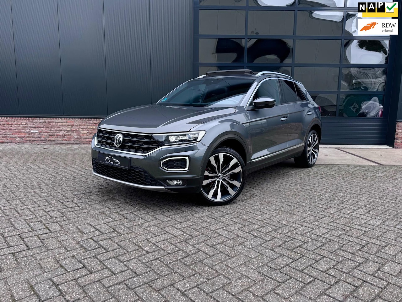 Volkswagen T-Roc - 2.0 TSI 4Motion Sport Virtual/Pano/DAB+ - AutoWereld.nl