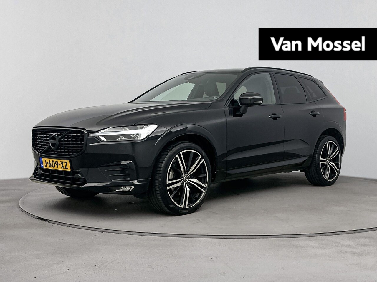 Volvo XC60 - 2.0 T4 R-Design 191pk | Harman Kardon | Achteruitrijcamera | Navigatie | Stoelverwarming | - AutoWereld.nl