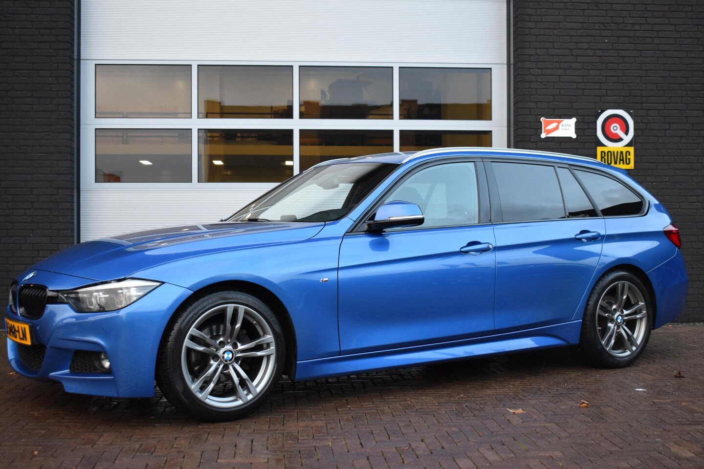 BMW 3-serie Touring - 320i 184PK Aut. M Sport Edition Leer | Navi | 2019 | Incl. garantie - AutoWereld.nl