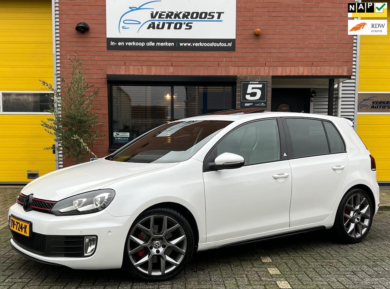 Volkswagen Golf - 2.0 GTI Adidas. DSG. schuifdak. navi. stoelverwarming.uniek mooi - AutoWereld.nl