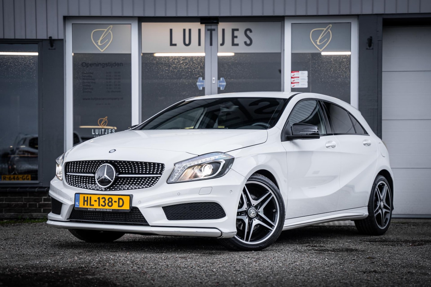 Mercedes-Benz A-klasse - 180 AUT7 AMG-pakket I NL-auto I Dealer-ond. Slechts 22.000KM! I NAP - AutoWereld.nl