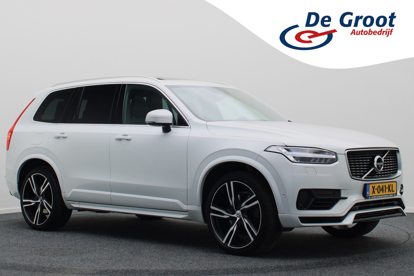 Volvo XC90 - 2.0 T8 Twin Engine AWD R-Design 7 Persoons Luchtvering, Leer, 360° Camera, Bowers & Wilken - AutoWereld.nl