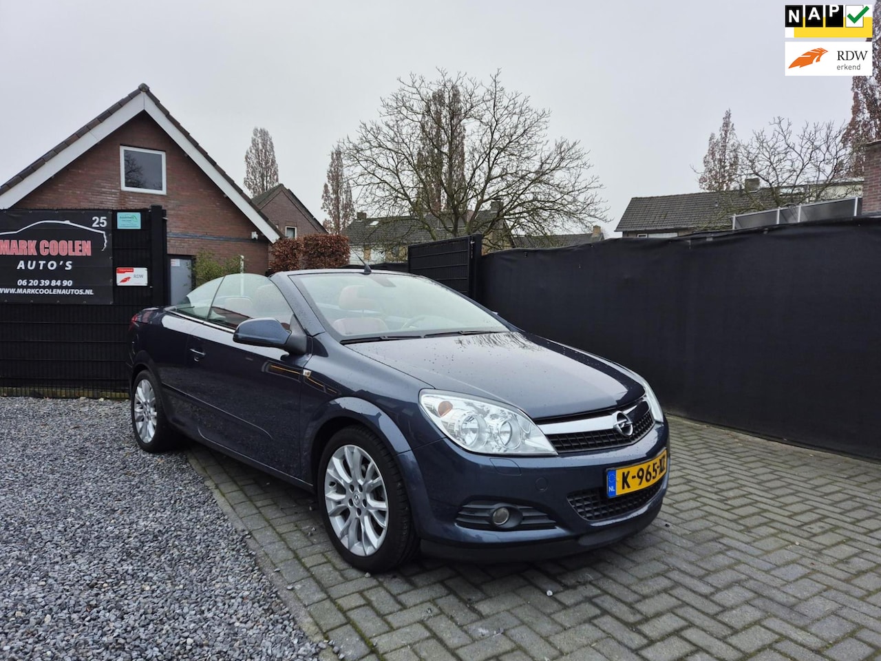 Opel Astra TwinTop - 1.6 Cosmo Cabrio Navi Clima Cruise Leer - AutoWereld.nl