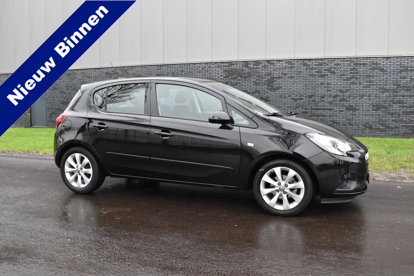 Opel Corsa - 1.4 Favourite 5-deurs Airco - AutoWereld.nl