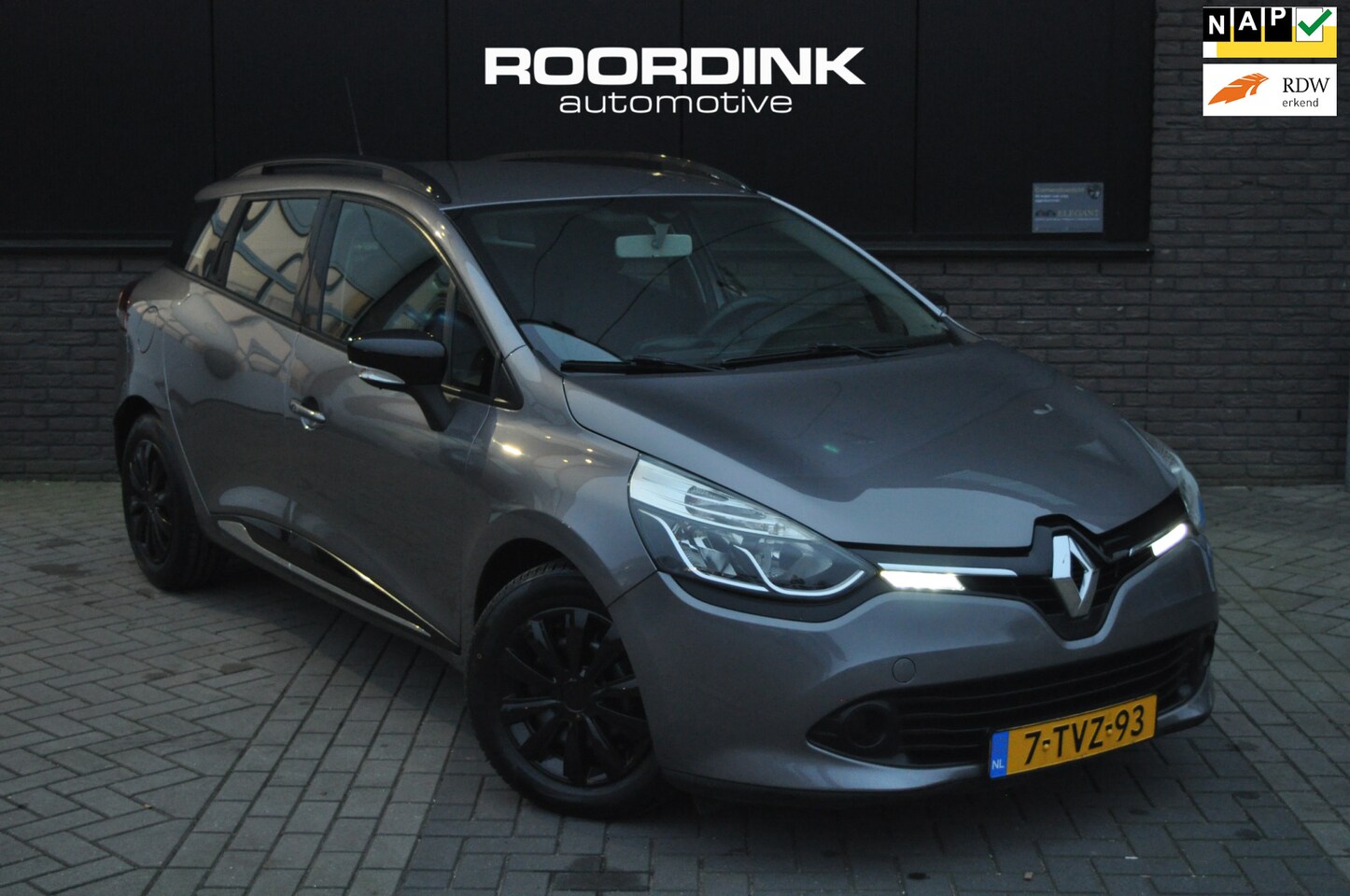 Renault Clio Estate - Navi|Airco|Trekhaak|Nieuwe ketting! - AutoWereld.nl