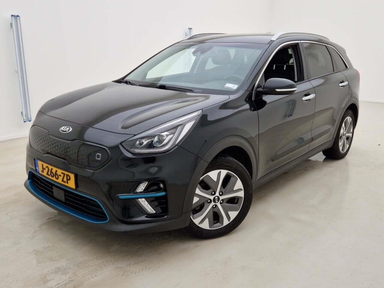 Kia e-Niro - EXECUTIVELINE 64KWH 3FASE/WARMTEPOMP/THAAK/ACARPLAY/FABRIEKSGARANTIE - AutoWereld.nl