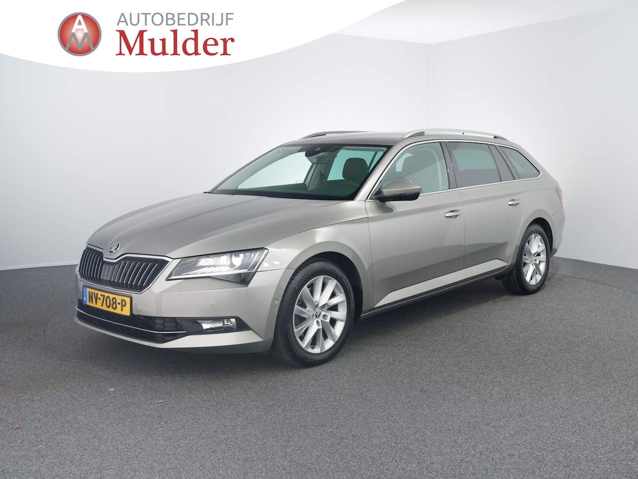 Skoda Superb Combi - 1.8 TSI Style Business 180 PK | Leer / Alcantara | Camera | TV Schermen - AutoWereld.nl