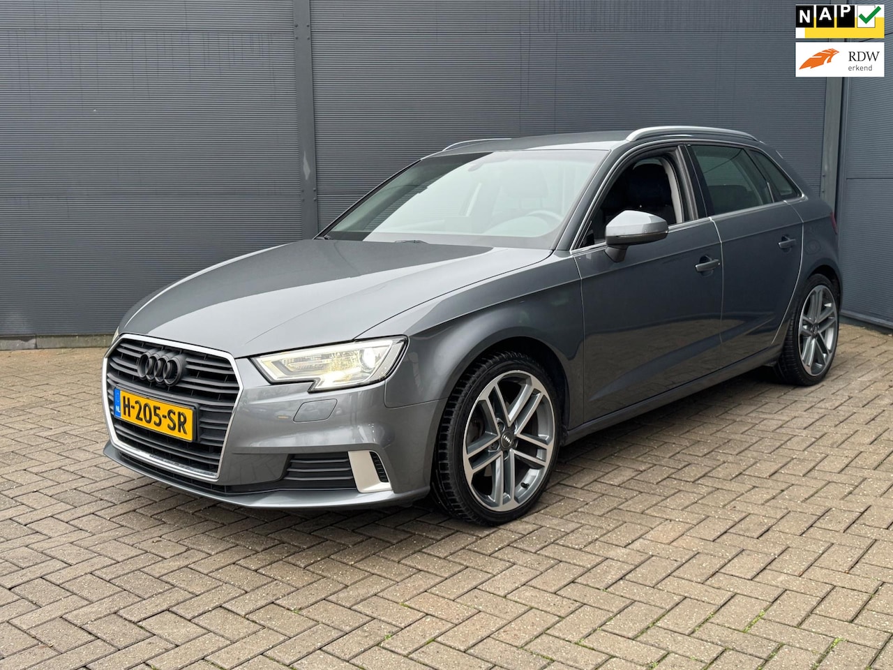 Audi A3 Sportback - 30 TFSI Design Pro Line / Navi / Led / Pdc - AutoWereld.nl