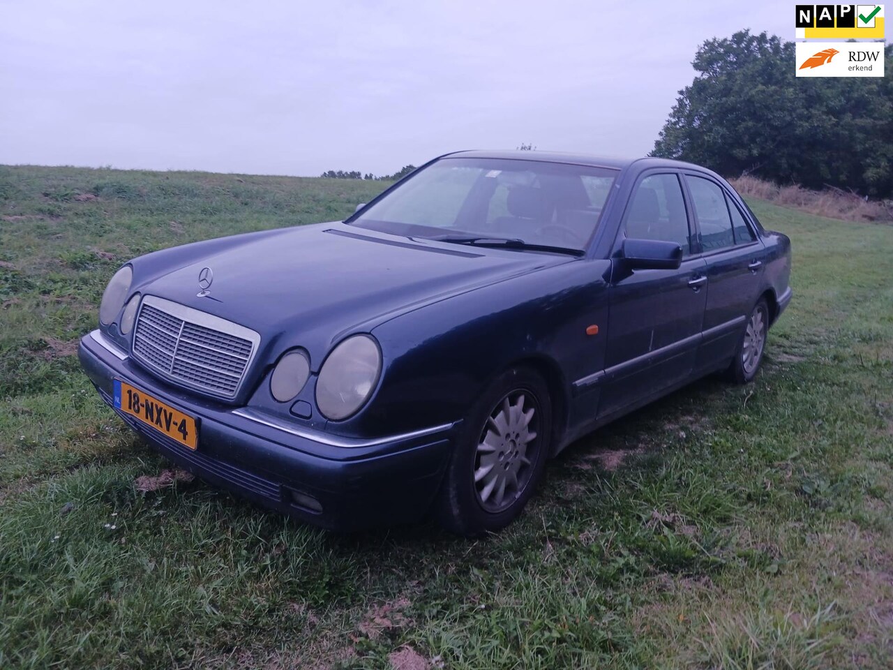 Mercedes-Benz E-klasse - 300 D Avantgarde Electrische stoelverstelling met geheugen Cruis Climate Control Rijdt nie - AutoWereld.nl