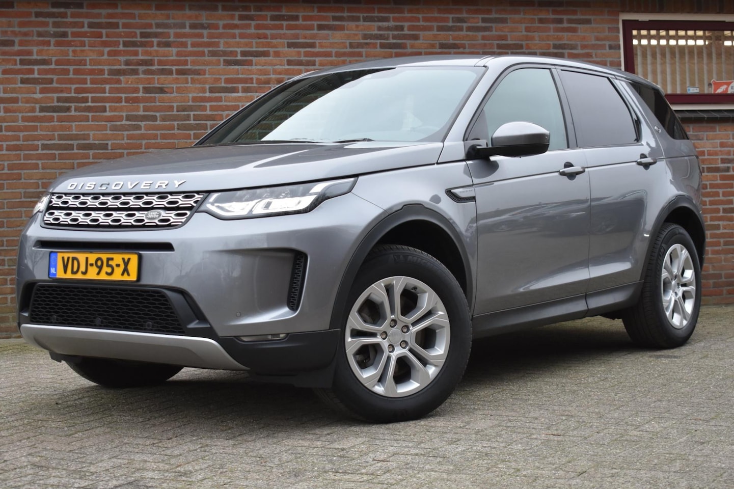 Land Rover Discovery Sport - 2.0 TD4 Urban Series SE '19 LED Pano Clima Navi Cruise Inruil mogelijk - AutoWereld.nl