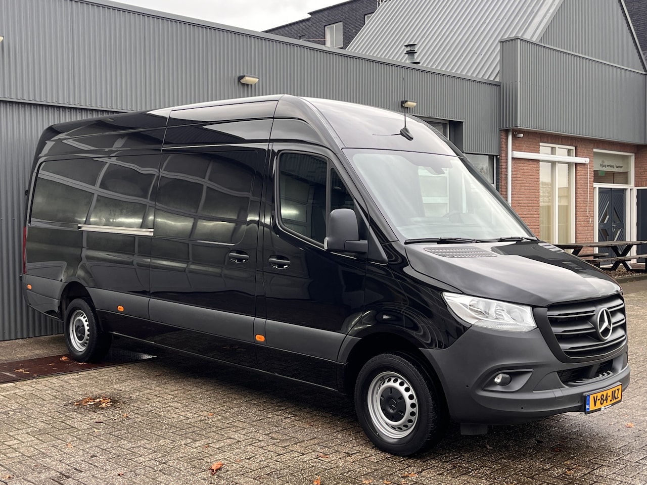 Mercedes-Benz Sprinter - 317 1.9 CDI 170pk L3H2 Maxi met Airco Cruise control 3-Persoons Apple carplay Camera Parke - AutoWereld.nl