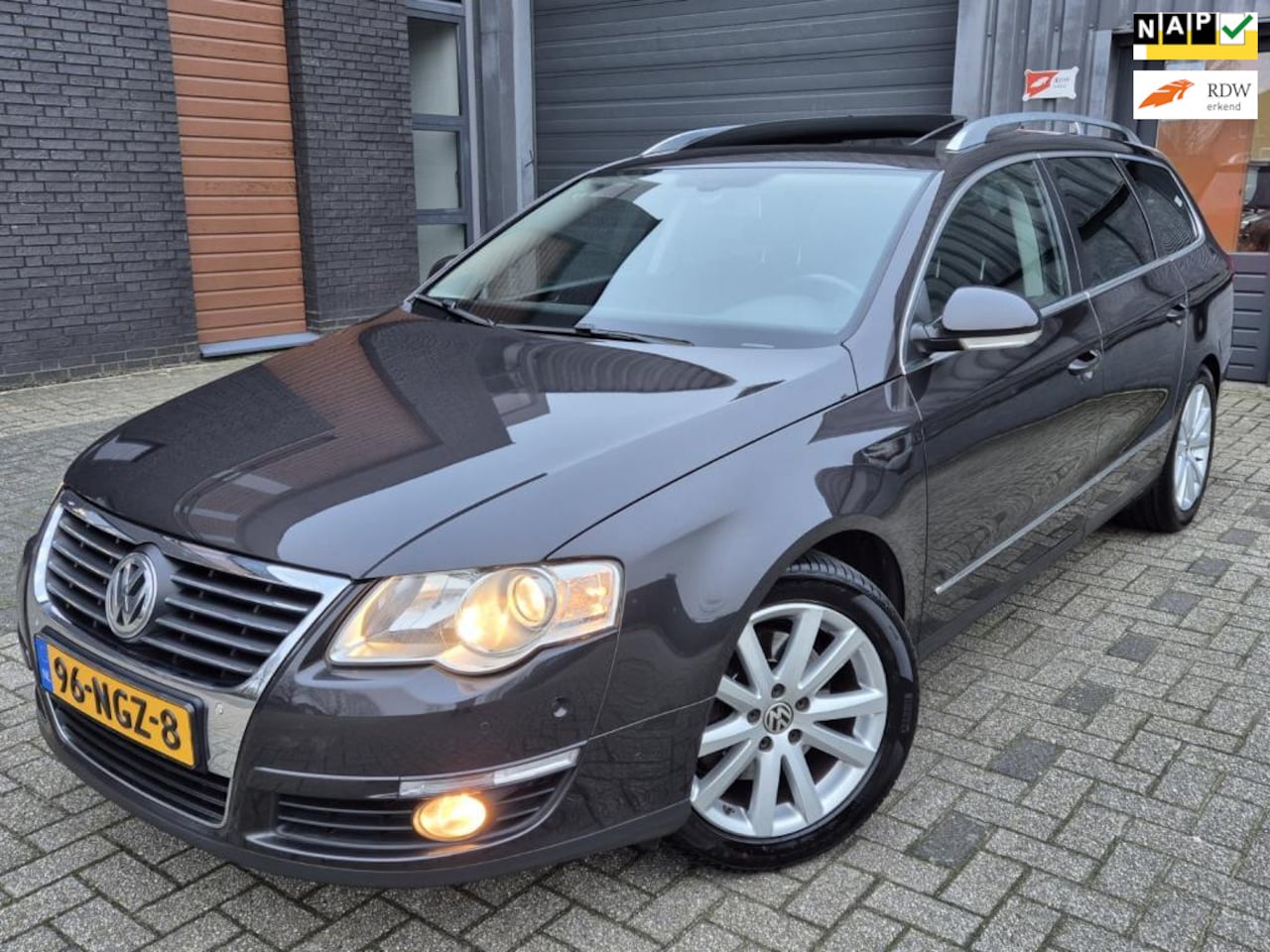 Volkswagen Passat Variant - 1.4 TSI Highline Automaat/Leder/Trekhaak/Prachtige auto! - AutoWereld.nl