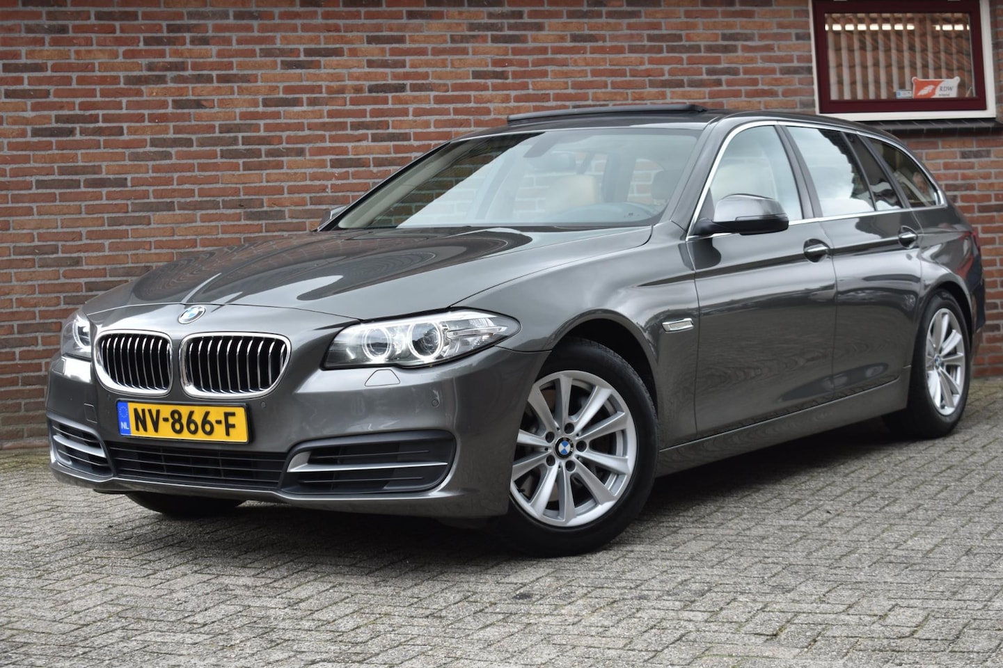 BMW 5-serie Touring - 528i Luxury Edition '14 Pano Xenon Navi Cruise Inruil mogelijk - AutoWereld.nl