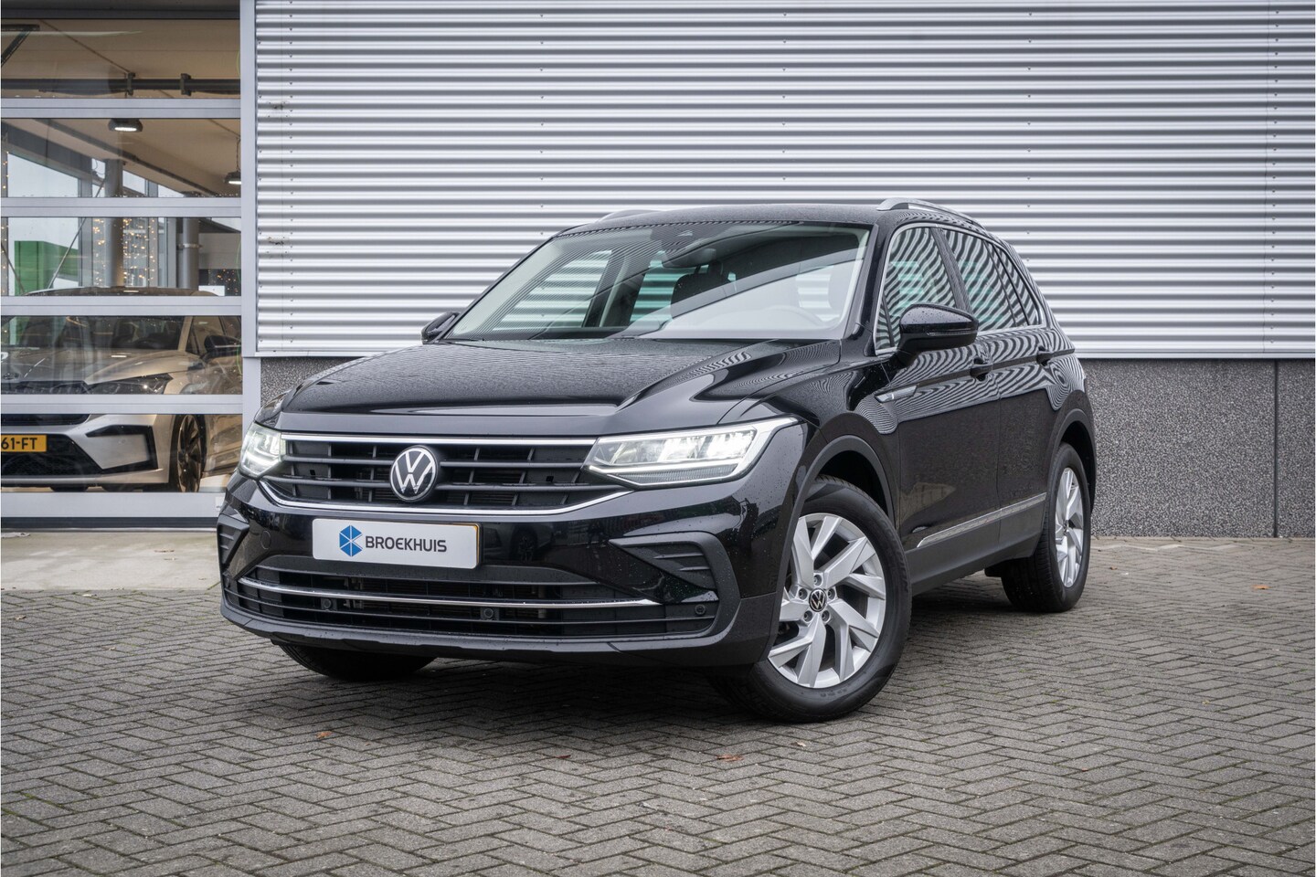 Volkswagen Tiguan - 1.5 TSI 150pk DSG Life| Winterpakket| Camera | Trekhaak| - AutoWereld.nl