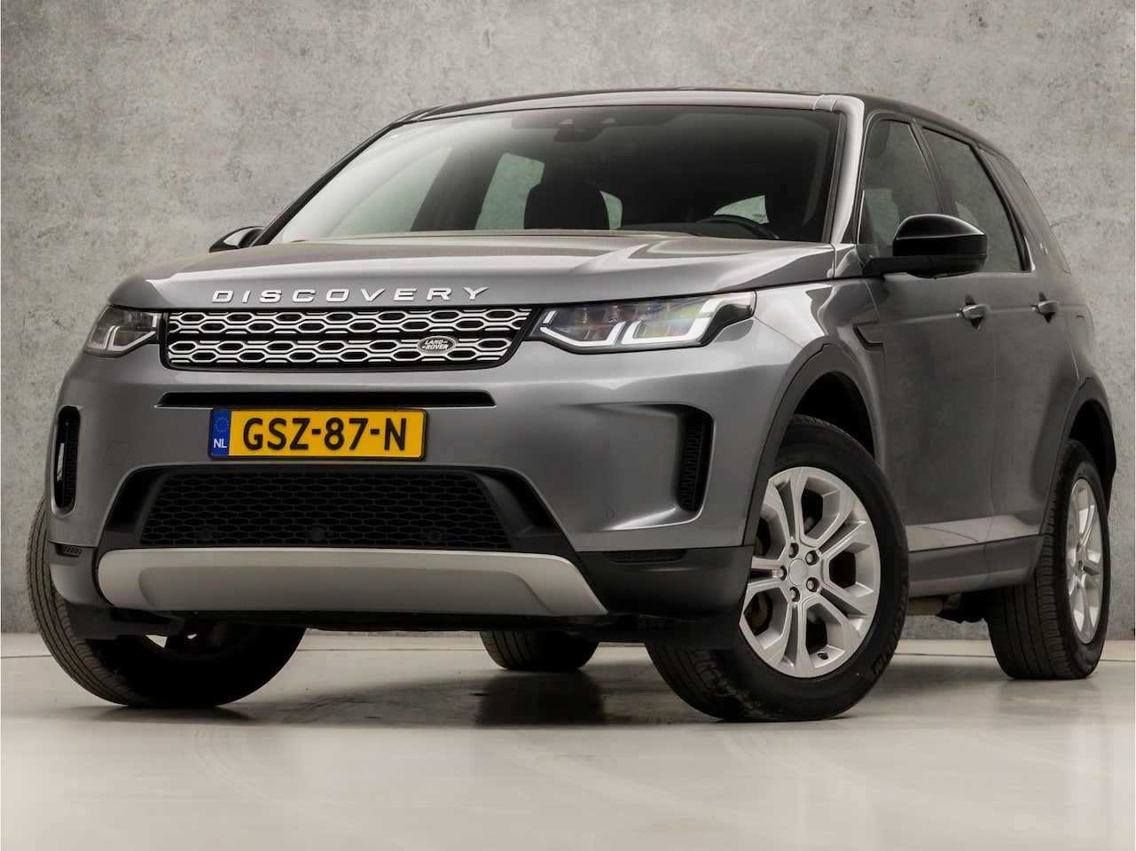 Land Rover Discovery Sport - P300e 1.5 309Pk Automaat (APPLE CARPLAY, GROOT NAVI, CAMERA, TREKHAAK, LEDER, ELEK SPORTST - AutoWereld.nl