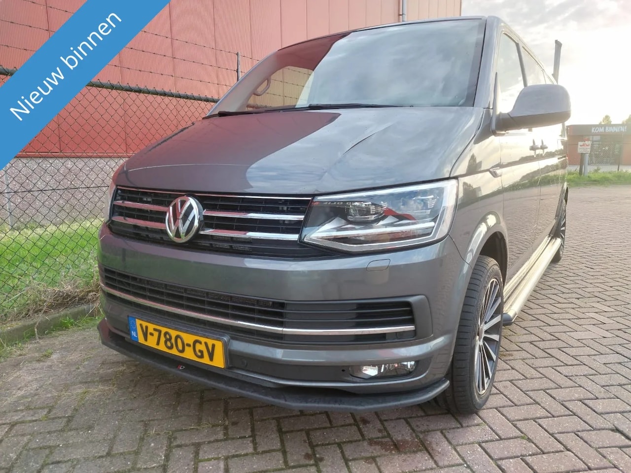 Volkswagen Transporter - 2.0 TDI DSG L2H3 Highline - AutoWereld.nl