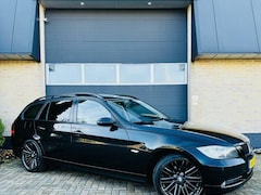 BMW 3-serie Touring - 320i|Automaat|Leder|Navi|M Pakket|LM 19