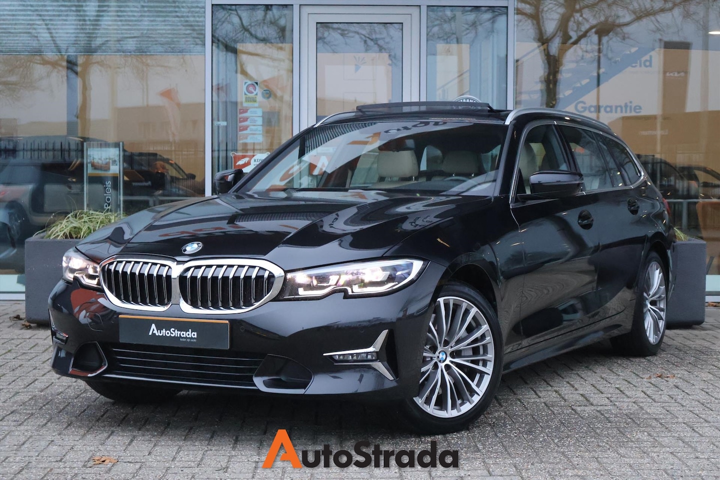 BMW 3-serie Touring - (g21) 330i High Executive 258pk Aut | Carplay | LED | Pano | Leder | Navi | Trekhaak - AutoWereld.nl