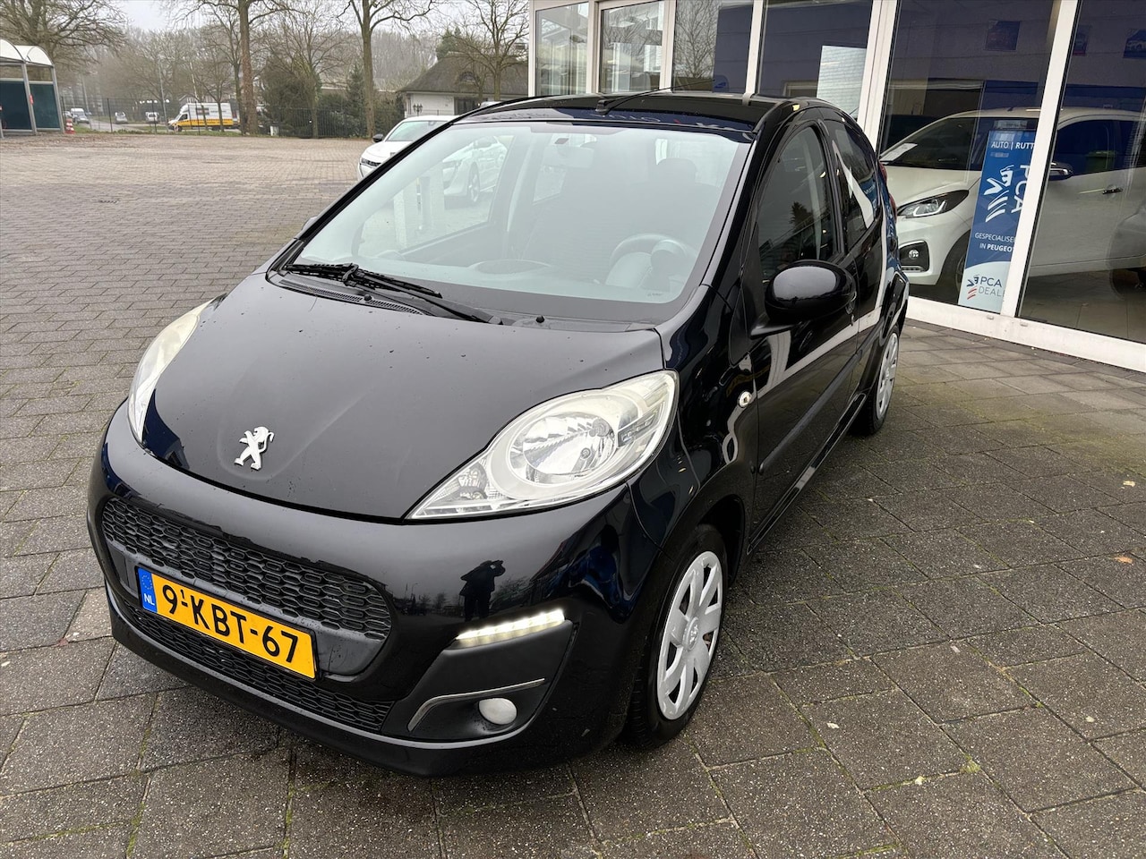 Peugeot 107 - 5D Active DEALER ONDH. NWE APK RIJKLAAR - AutoWereld.nl