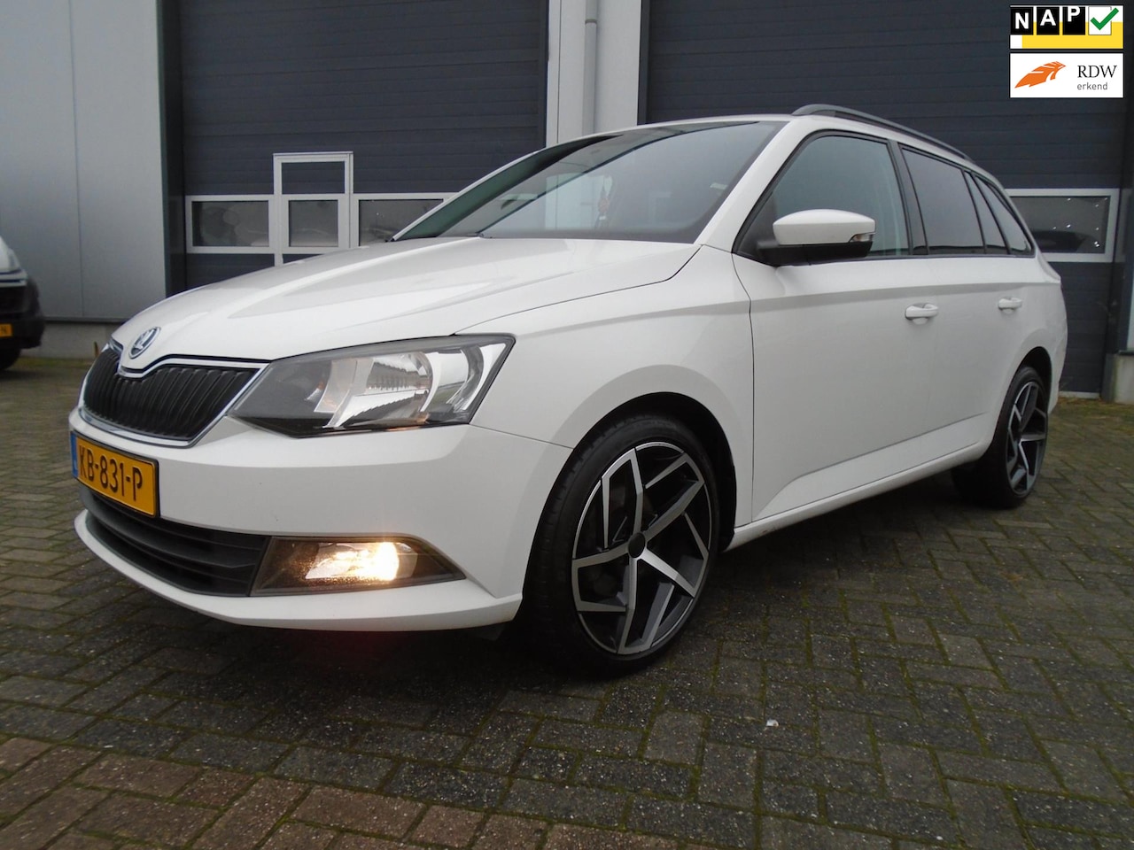 Skoda Fabia Combi - 1.0 Style airco cruise navi !! - AutoWereld.nl