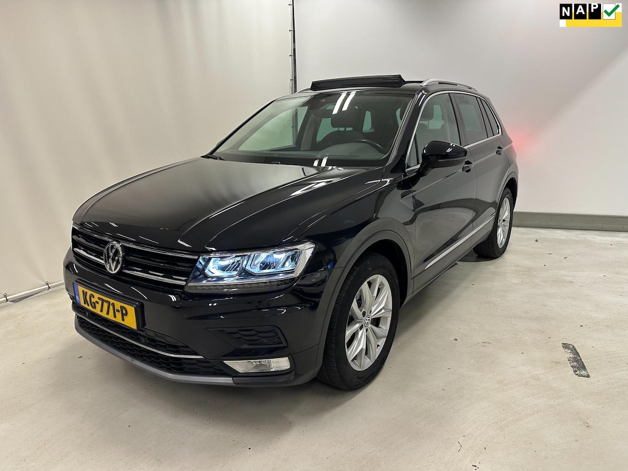 Volkswagen Tiguan - 2.0 TSI 4Motion Highline- Virtual cockpit-Lane assist-Cruise controle-Massagge stoel. - AutoWereld.nl