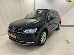 Volkswagen Tiguan - 2.0 TSI 4Motion Highline- Virtual cockpit-Lane assist-Cruise controle-Massagge stoel