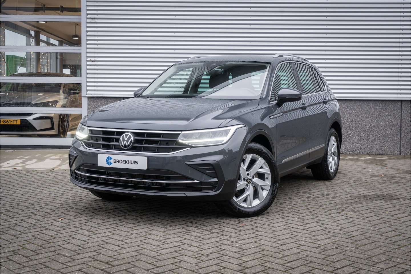 Volkswagen Tiguan - 1.5 TSI 150 PK DSG Life | Trekhaak | Camera | Winterpakket - AutoWereld.nl