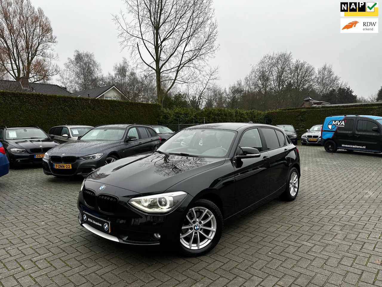 BMW 1-serie - 116i Upgrade Edition|Nwe Ketting + Klepseals|Xenon|Leder|Navigatie|Airco|Cruise control.. - AutoWereld.nl