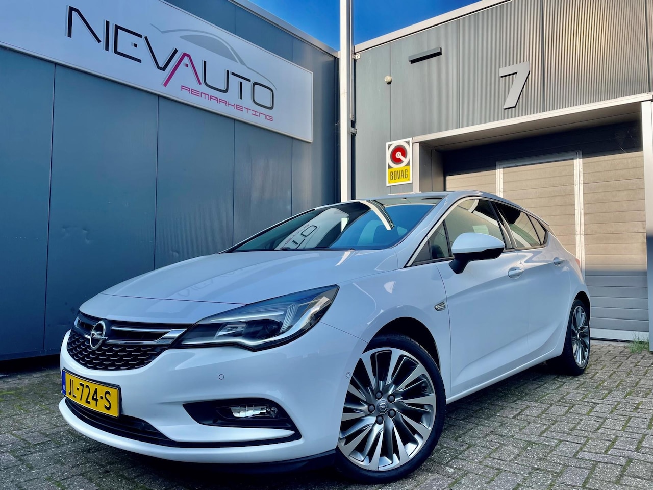 Opel Astra - 1.6 Innovation 200PK SCHUIFKANTELDAK APPLE CARPLAY TREKHAAK - AutoWereld.nl