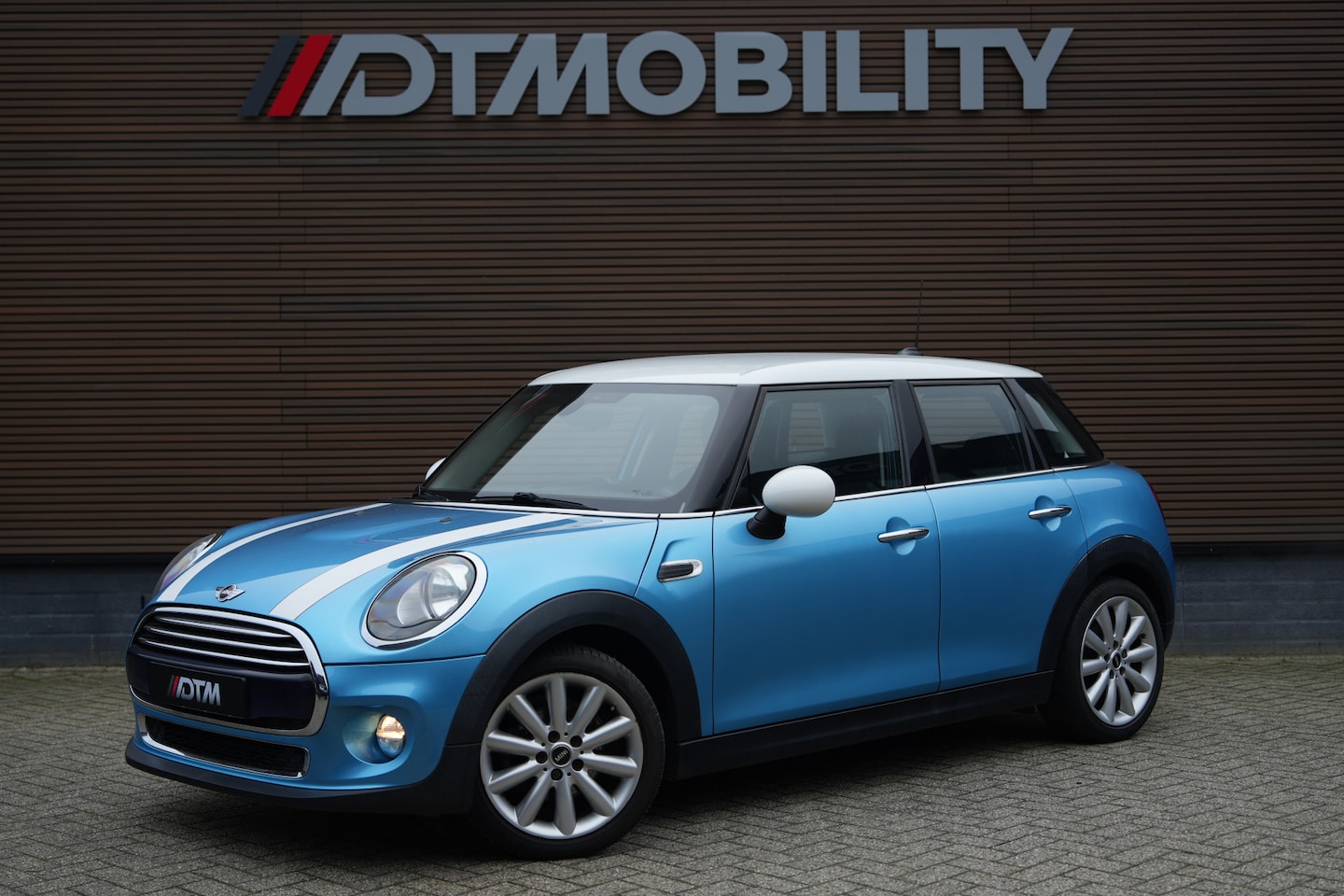 MINI Cooper - Mini 1.5 Business | Navigatie | Parkeersensoren | Climate Control | - AutoWereld.nl