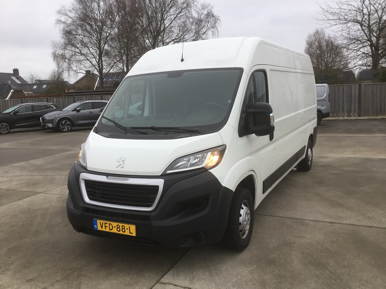 Peugeot Boxer - 333 2.2 BlueHDi 120 L3H2 Premium Ombouw Camper Mogelijk Wanden en Deuren geisoleerd - AutoWereld.nl